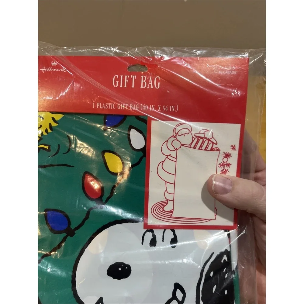 HALLMARK‎ Peanuts Characters Snoopy Vintage Christmas {1} Gift Bag 40